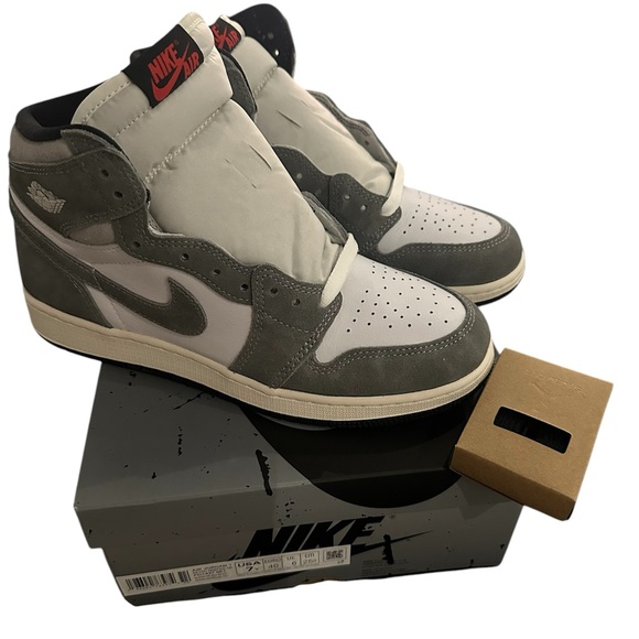 Jordan 1 Retro High OG - Picture 5 of 11